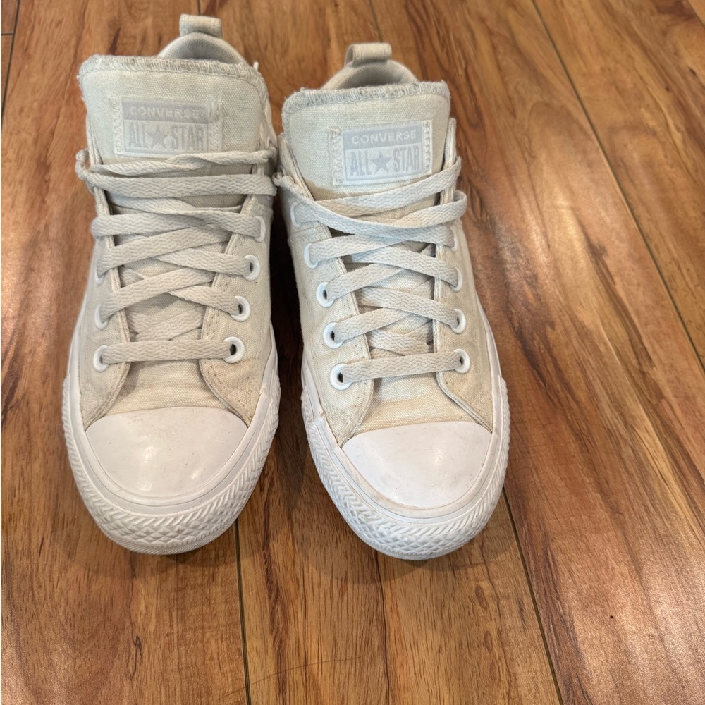 White converse - Picture 2 of 5